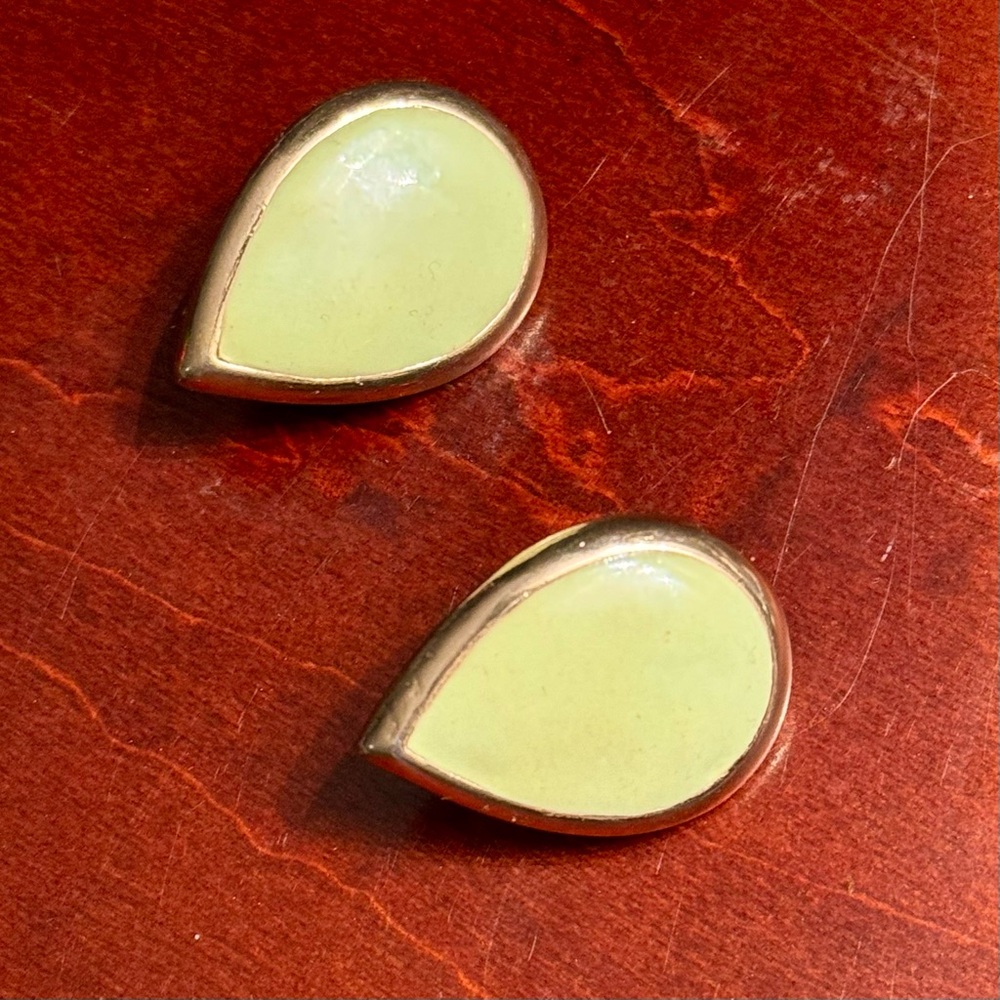 Vintage Clip on Earrings Teardrop Pale Green/Gold